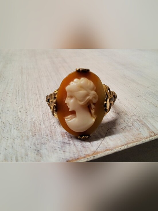 Jewelry - Vintage Cameo Ring in Carved Shell and Amber Stone